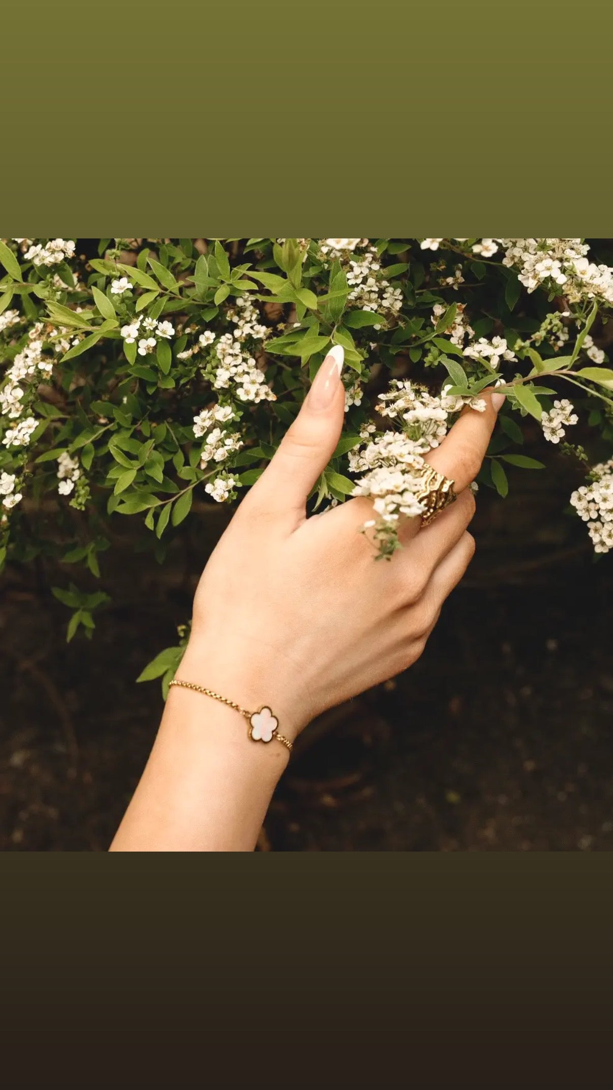 Gold clover pearl bracelet